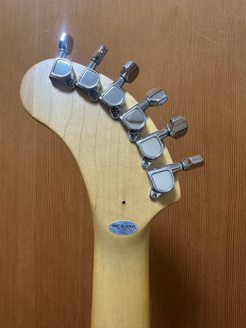 zo-3エレキギター 布袋風