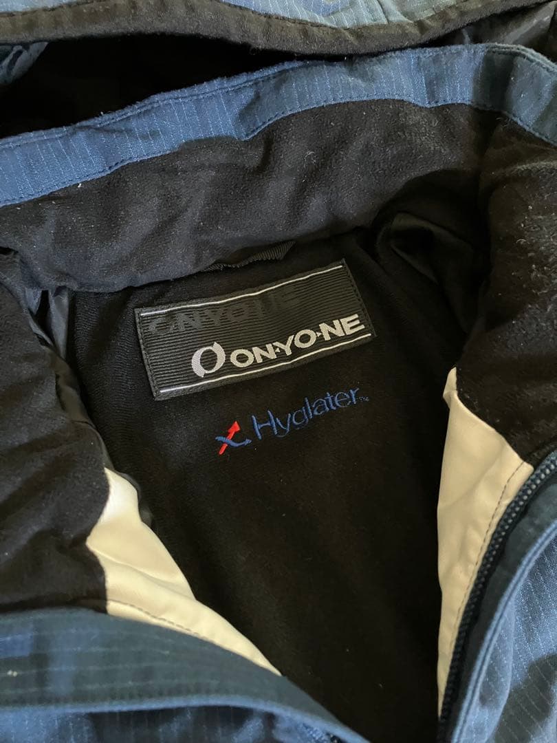 ONYONE オンヨネスキーウェア 上下フード付き ホワイトネイビー/レッド