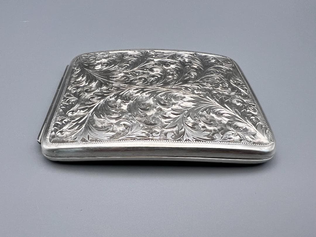 銀製　シガレットケース　唐草文　両面手彫　煙草入れ　タバコケース 　重量125g