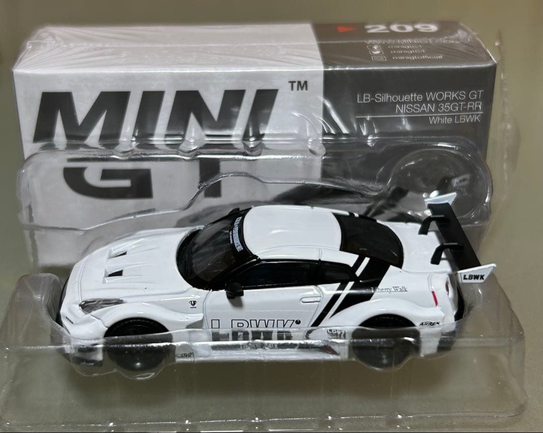 MINIGT 1/64 LBWK ニッサン GT-R R35
