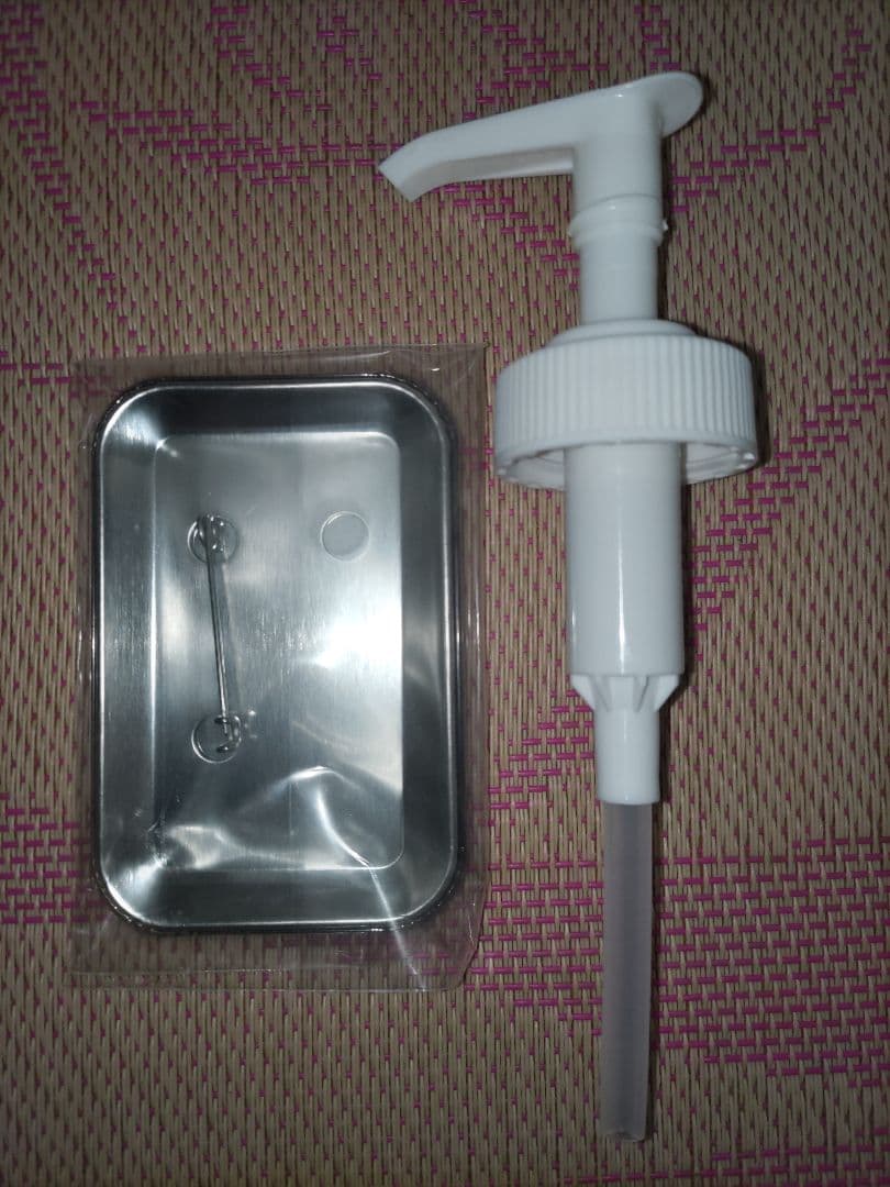 希少　テイルズ　オブ　ゼスティリア　ソープディスペンサー　缶バッジ付き　磁器