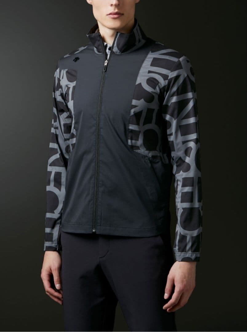 DESCENTE GOLFタイポグラフィモチーフウィンドジャケットストレッチM黒