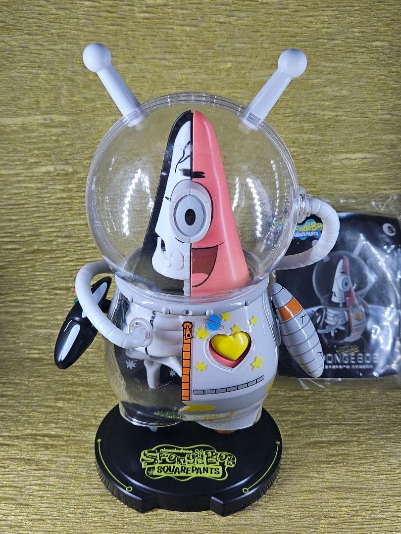 パトリック・スター 宇宙服 フィギュア　スポンジ・ボブ