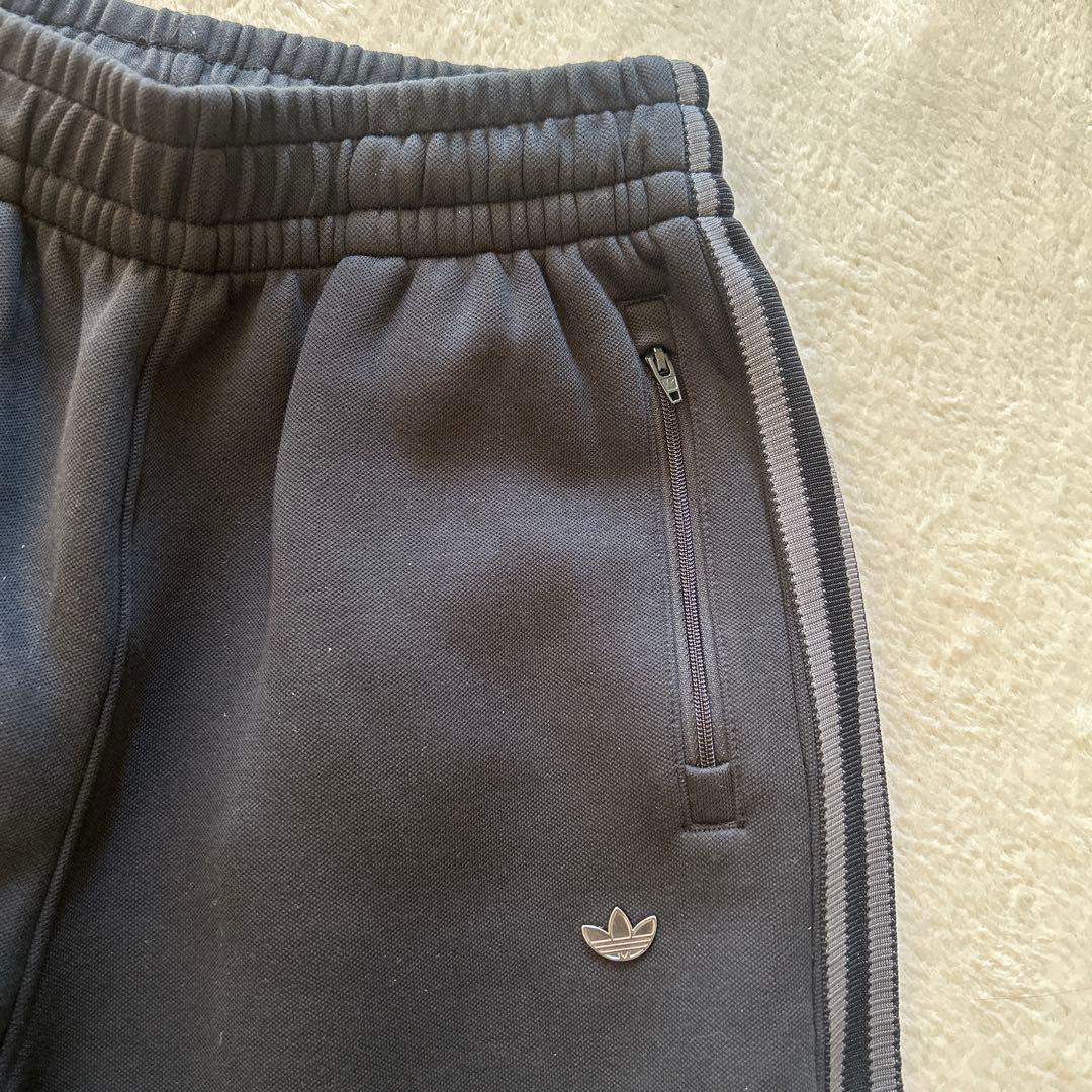再値下げ！アディダス オリジナルスのプレミアム・トラックパンツ
