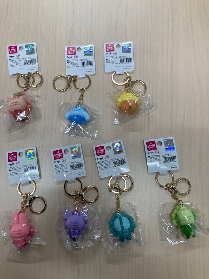EXPO 2025 推しカラー　サンリオミャクミャクなりきりキーホルダー7種