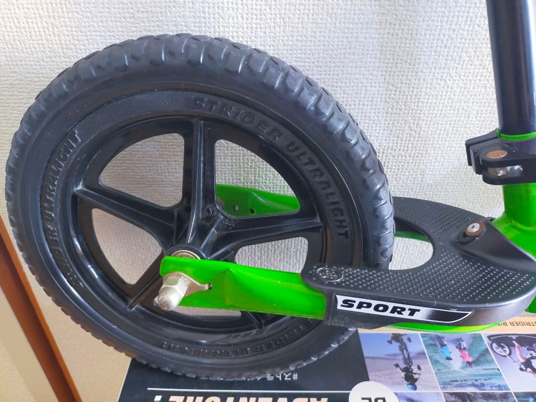 ストライダー　スポーツモデル　グリーン　正規品　バランスバイク　12インチ