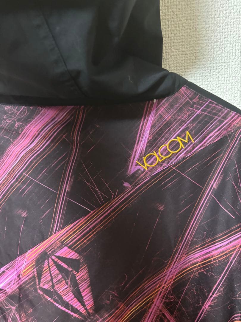 ボルコム スノーボードジャケット 女性用 黒ピンク