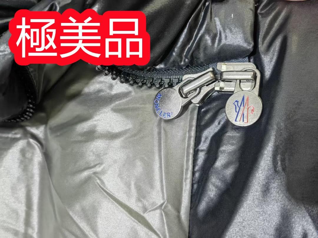 MONCLER ブラック ダウンベスト