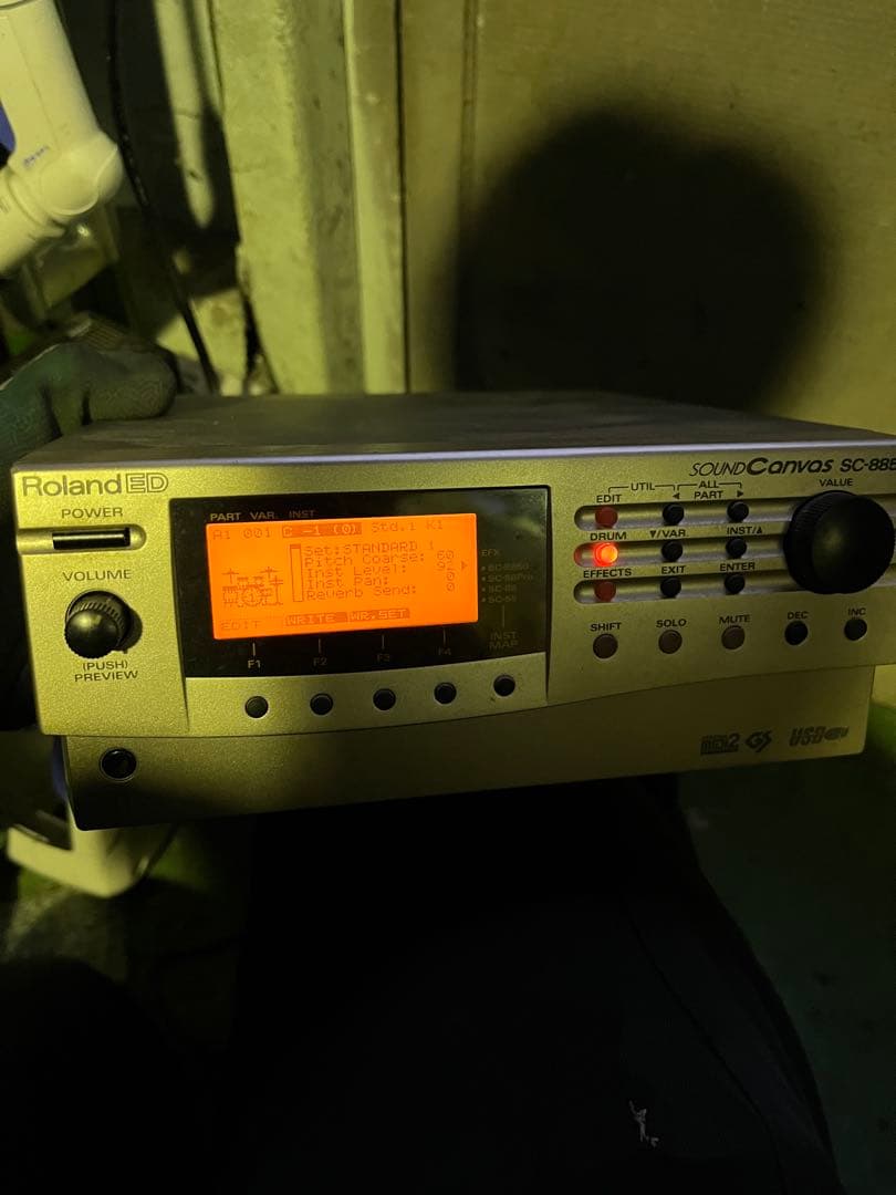 中古品　Roland SC-8850 音源モジュール　ローランド