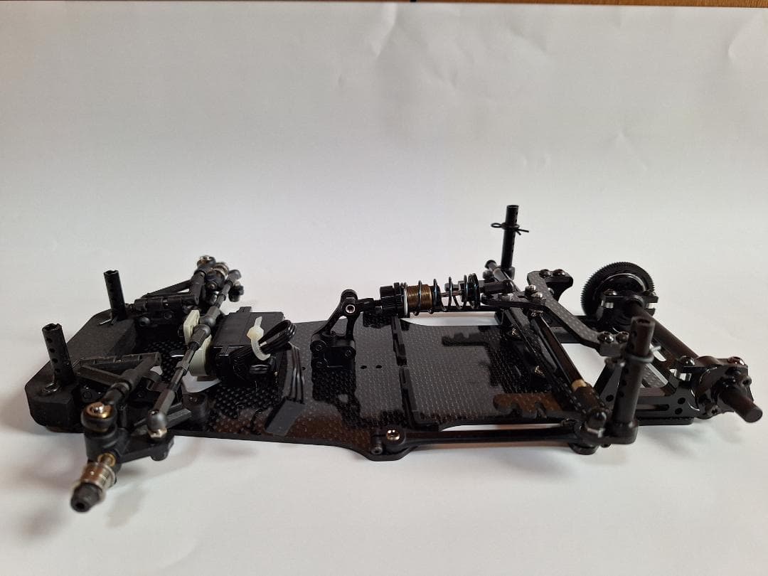 M300FX4　カーボンシャーシ　ボールデフ仕様　スポンジタイヤ付