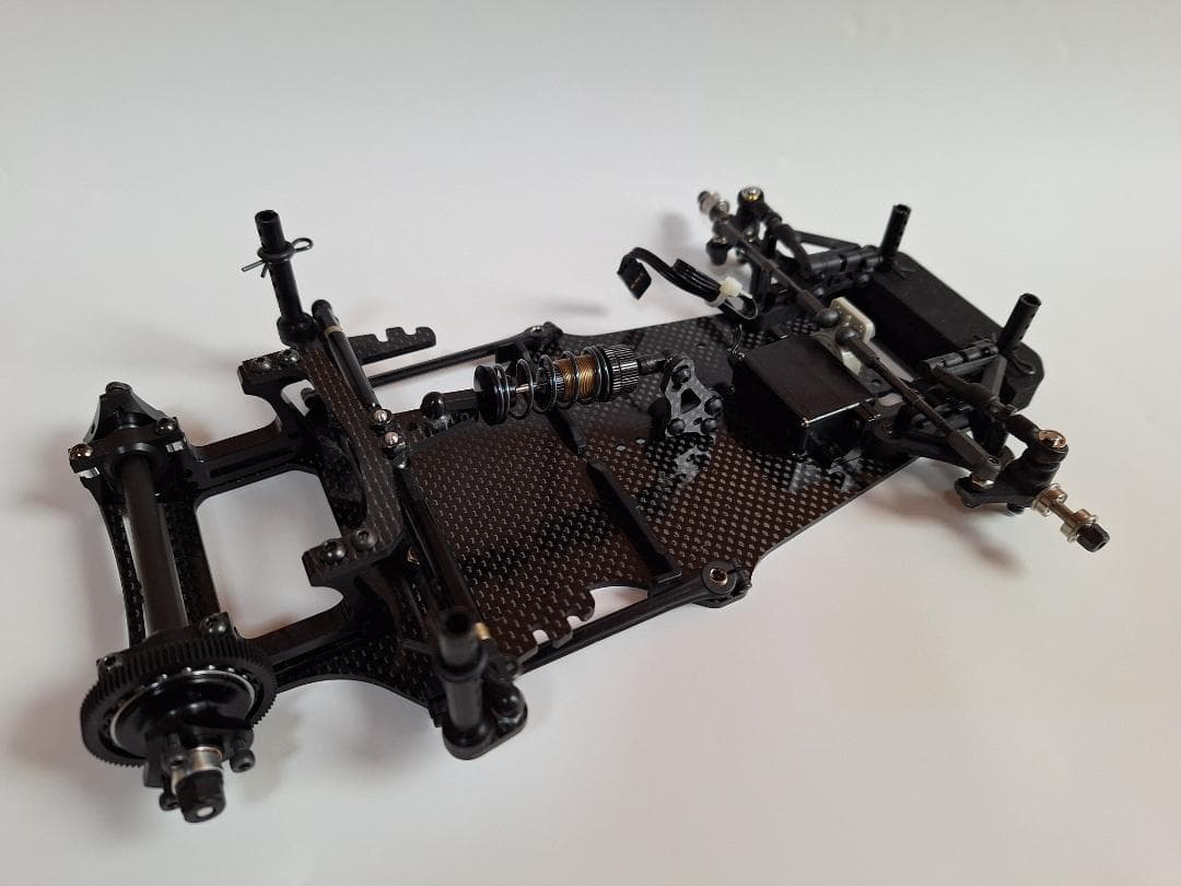 M300FX4　カーボンシャーシ　ボールデフ仕様　スポンジタイヤ付