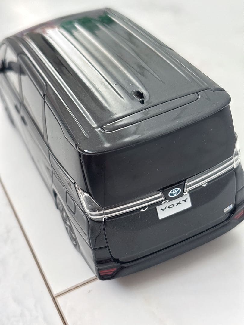 トヨタ　90 ヴォクシー　アティチュードブラックマイカ カラーサンプル　シール付