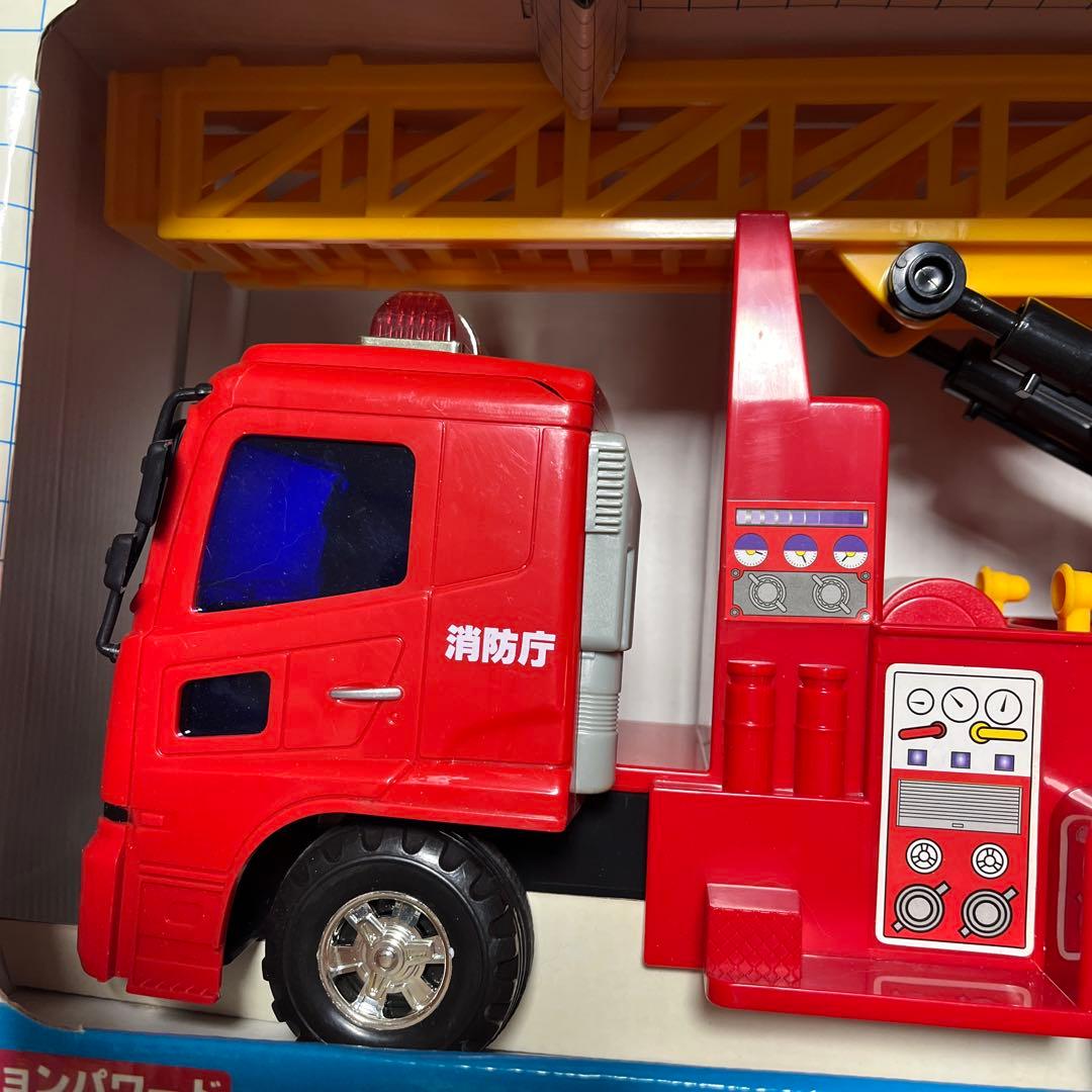 新品　トイコー　クオン スーパー 消防車　リアルアクション　フリクション レア