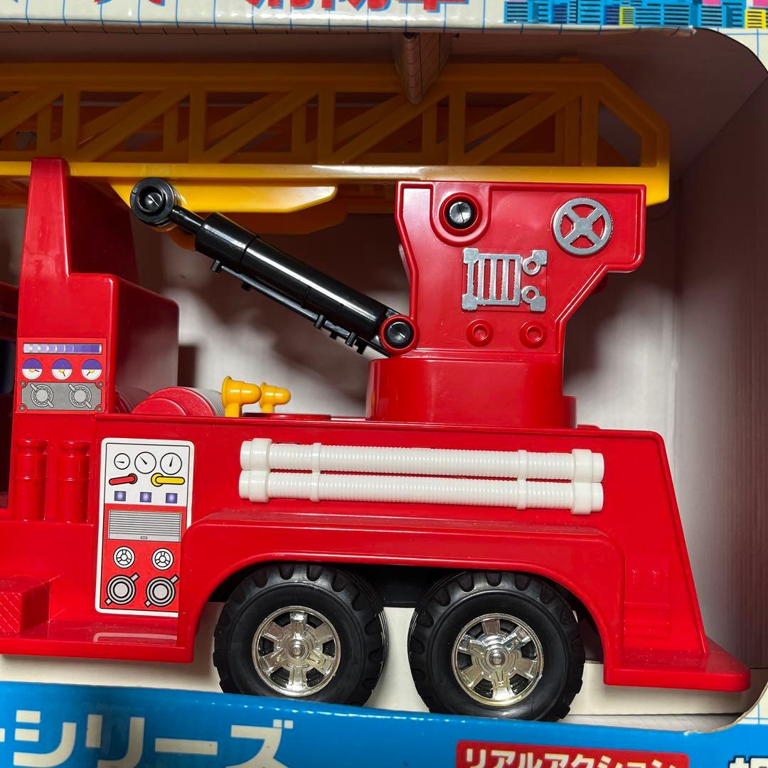 新品　トイコー　クオン スーパー 消防車　リアルアクション　フリクション レア