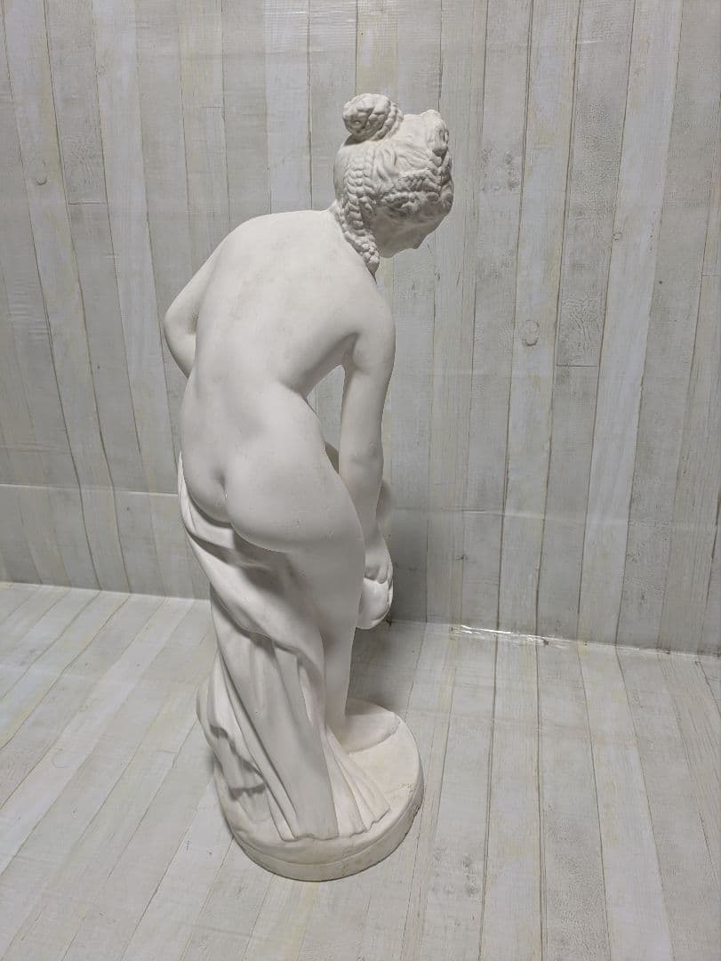 石膏オブジェ女性　湯浴みするヴィーナス像　微笑む少女の胸像