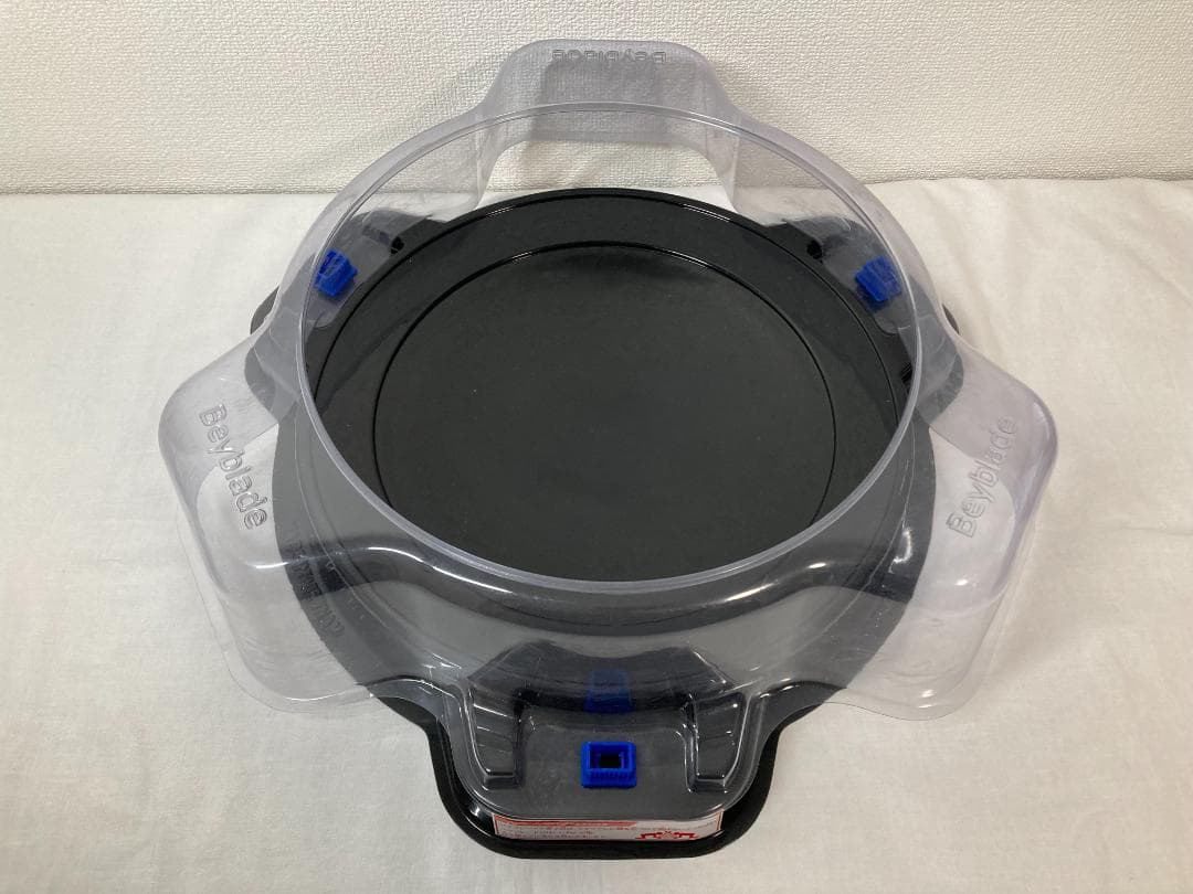 ベイブレードバーストまとめ売り　スタジアム+ベイ27個＋ランチャー6個＋グリップ