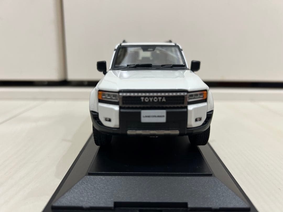 希少 トヨタ ランドクルーザー 250 1/30 カラーサンプル ホワイト