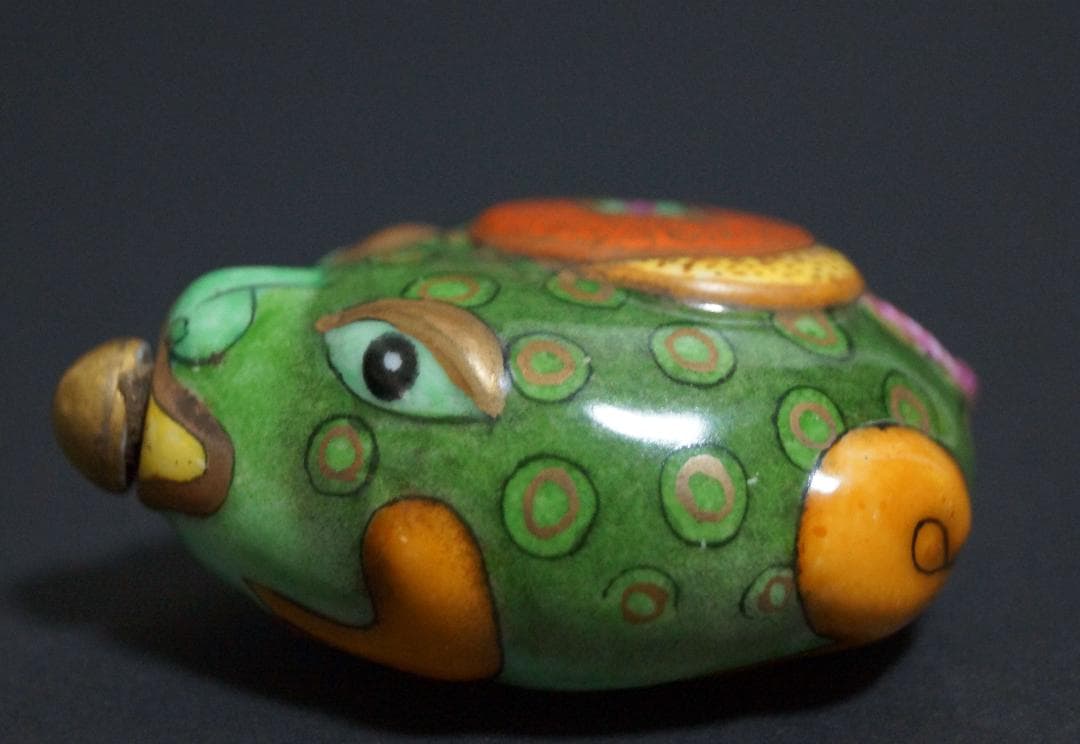 清 乾隆年製 陶胎珐琅(エナメル)彩色絵 造形 金蟾鼻煙壷 嗅ぎタバコ 喫煙具