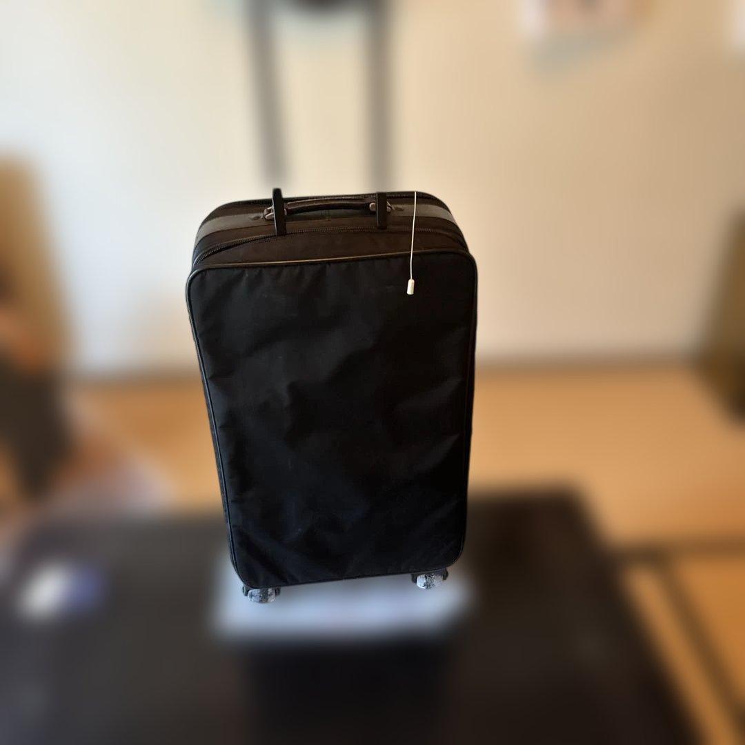 PRADAキャリーバックＶ142黒ナイロン旅行。サクランボさん専用商品。