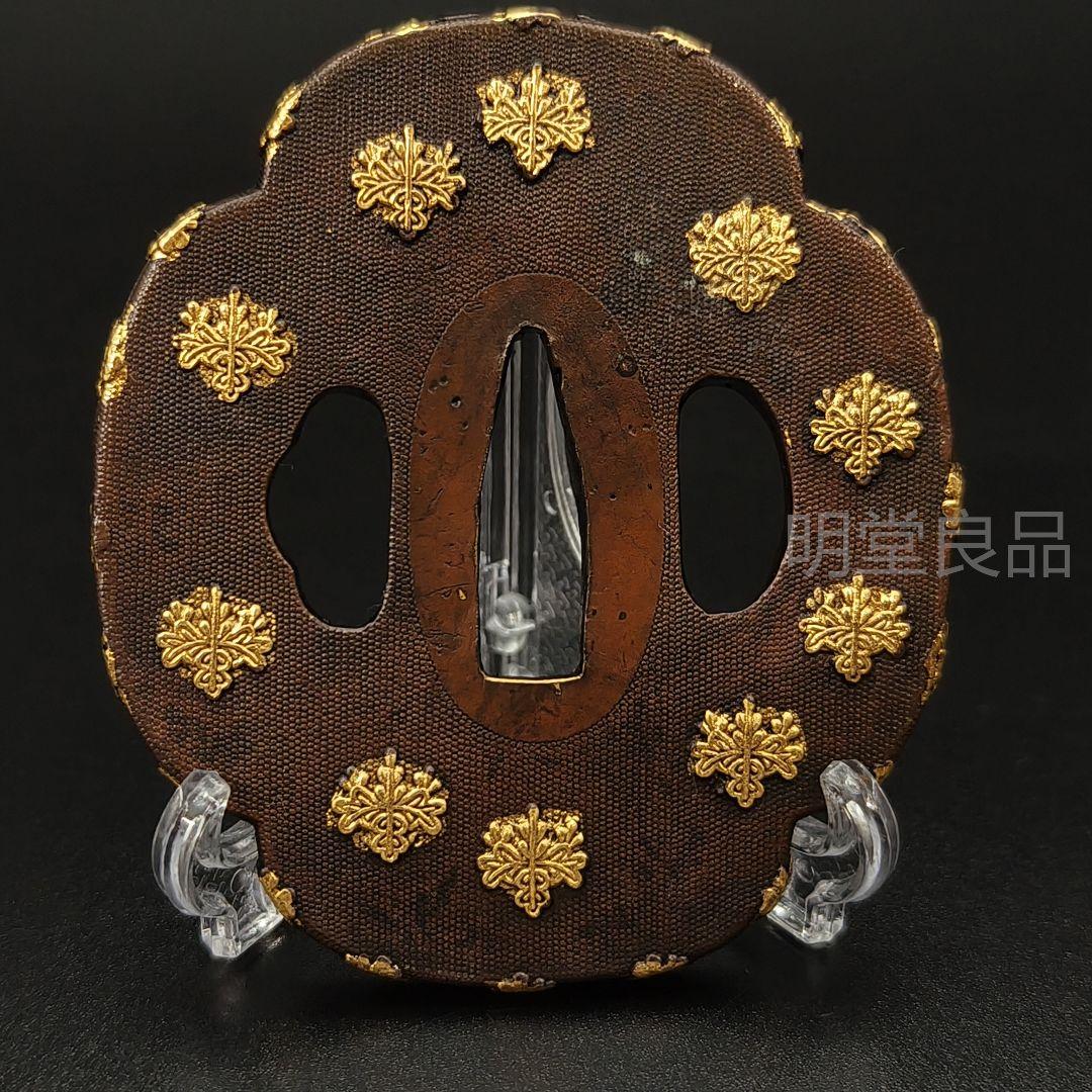 日本刀装具　刀鍔　家紋の図　五三の桐　銅地　細工　絵金銀　刀剣美術　武道具