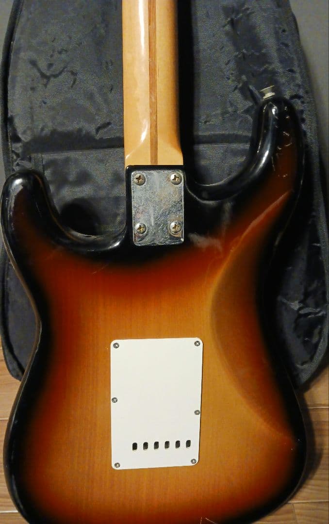 フェルナンデス　エレキギター　ストラトキャスター