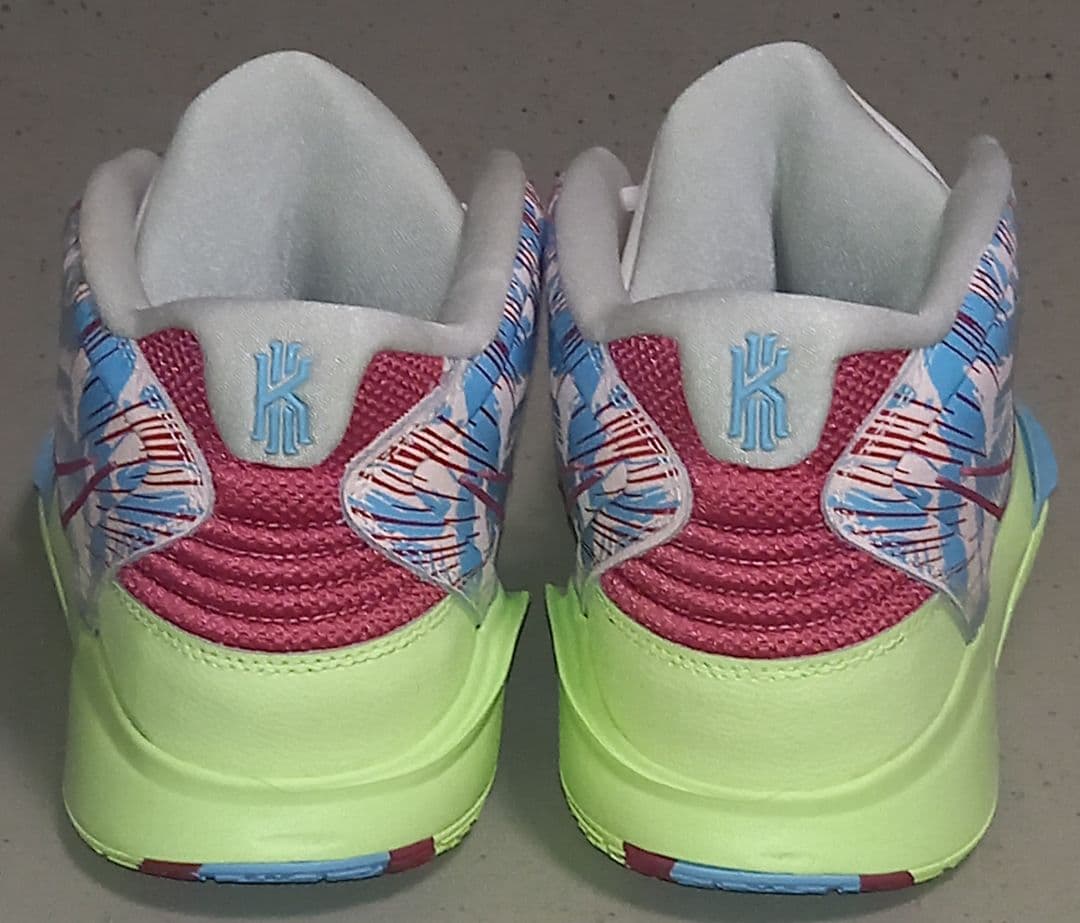 シューズ(男性用) NIKE KYRIE 8 INFINITY 1 World 1 People