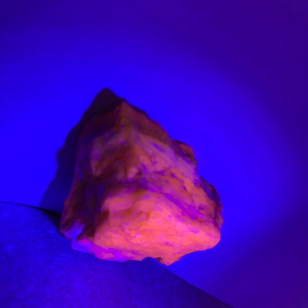 ニ*ク様 国産 北海道　然別オパール 蛍光オパール 蛋白石　原石 鉱物