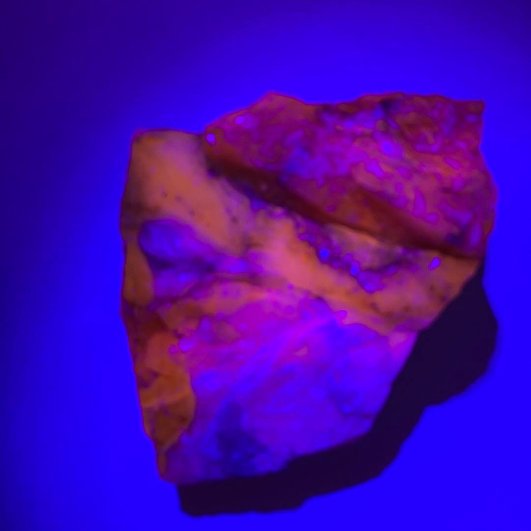 ニ*ク様 国産 北海道　然別オパール 蛍光オパール 蛋白石　原石 鉱物