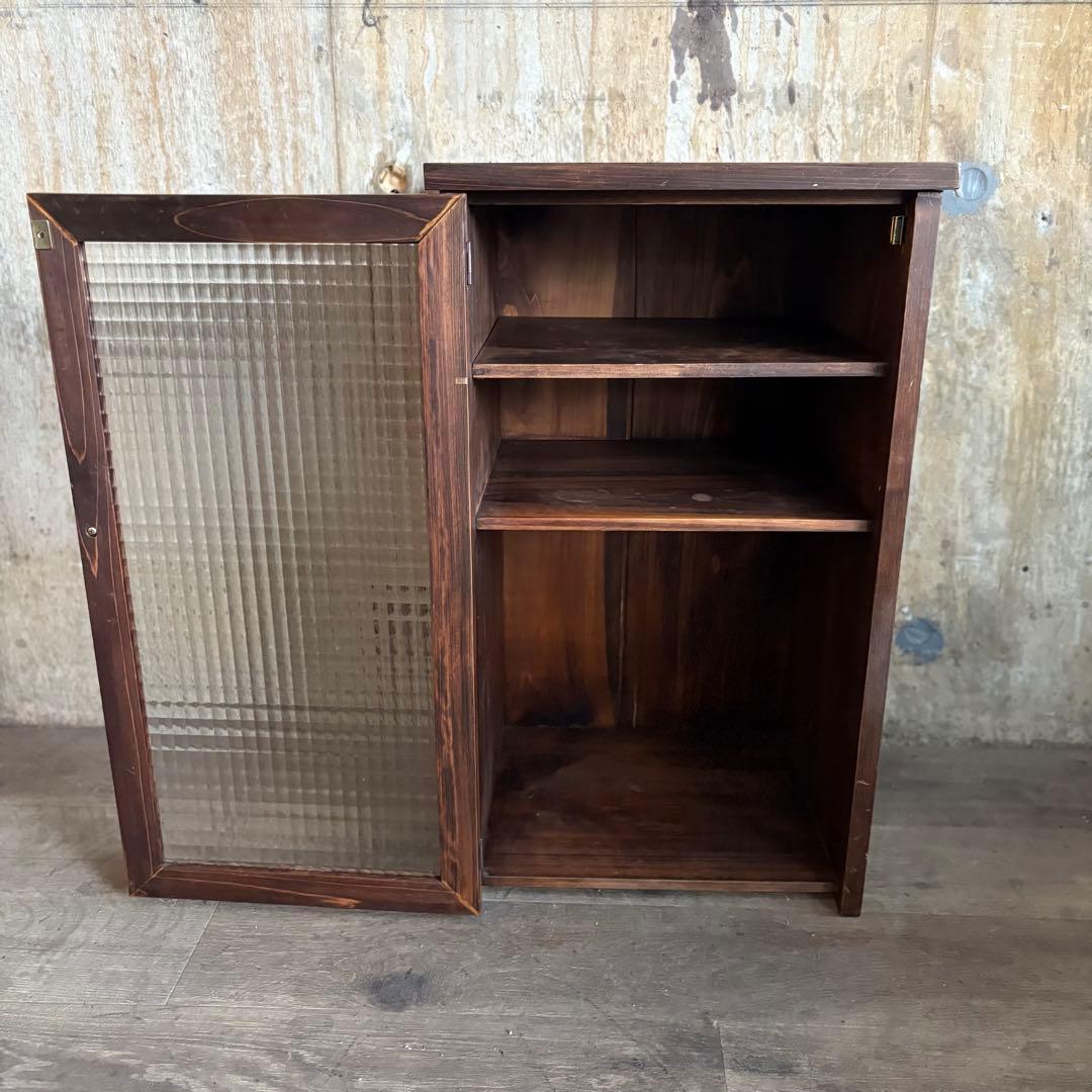 チェッカーガラスのミニキャビネット　収納棚