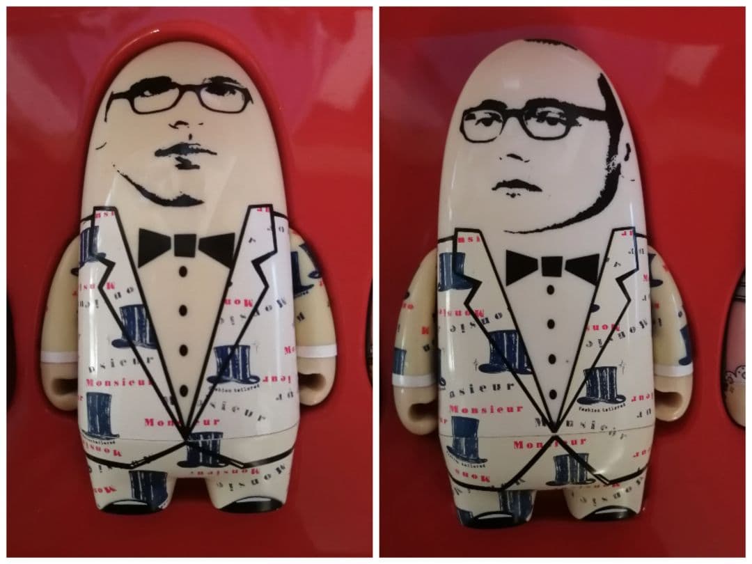 kidrobot　VISIONAIRE V44 RED