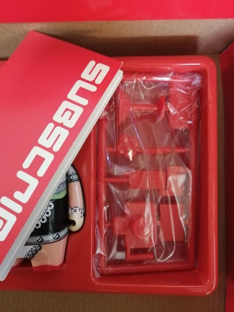 kidrobot　VISIONAIRE V44 RED