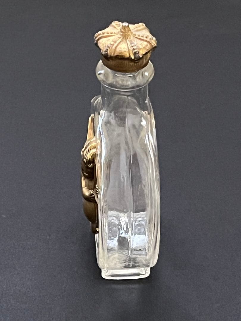 アンティークヴィンテージ 香水瓶天使キューピッド 真鍮装飾 ガラスボトル王冠