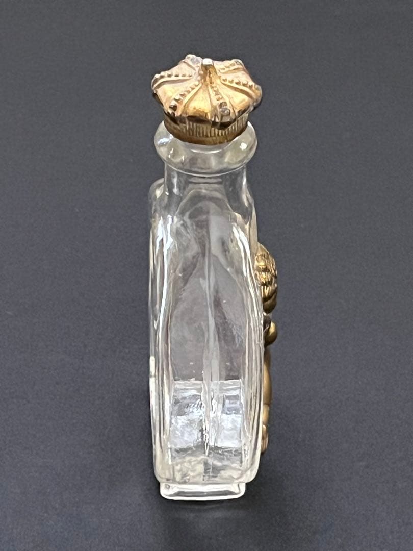 アンティークヴィンテージ 香水瓶天使キューピッド 真鍮装飾 ガラスボトル王冠