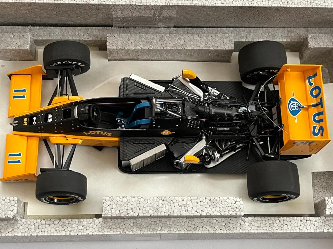 オートアート 1/18 ロータス 99T 中嶋悟 #11 箱付 88726 美品