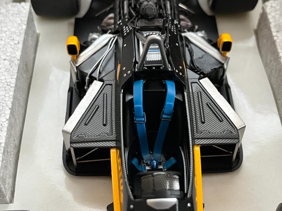 オートアート 1/18 ロータス 99T 中嶋悟 #11 箱付 88726 美品