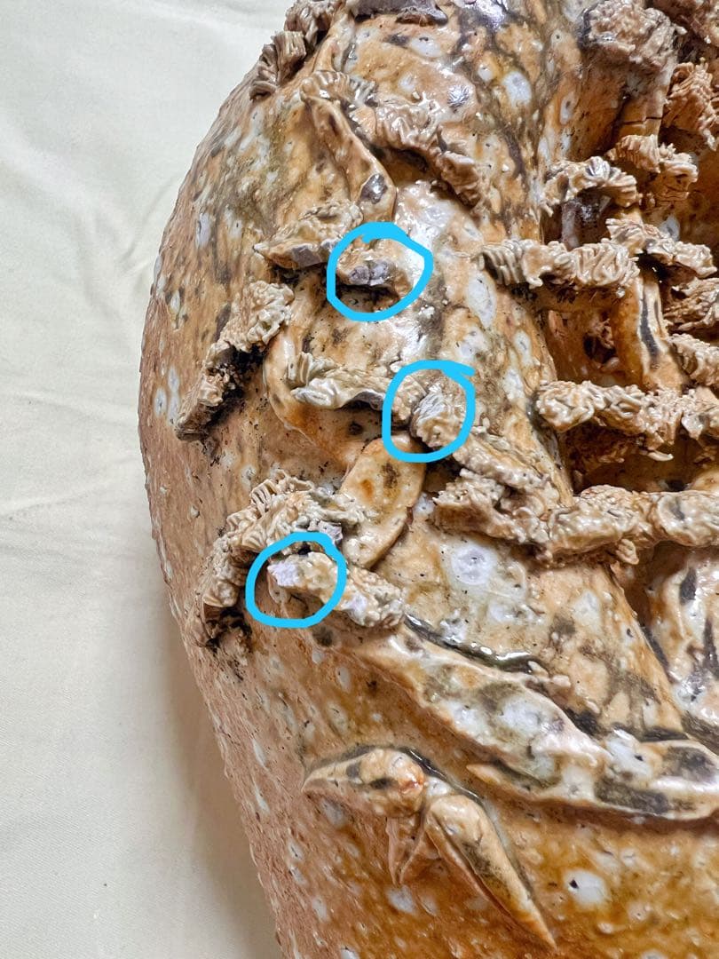 希少品　陶芸　松竹梅　山水水車人物彫　細密洞窟彫　手捻花瓶　花器　飾り壷　置物