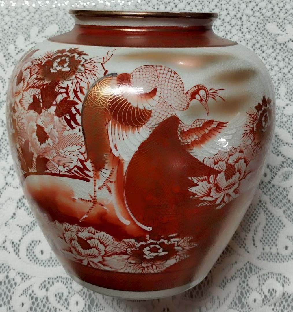 赤色の鶴と花の陶器花瓶