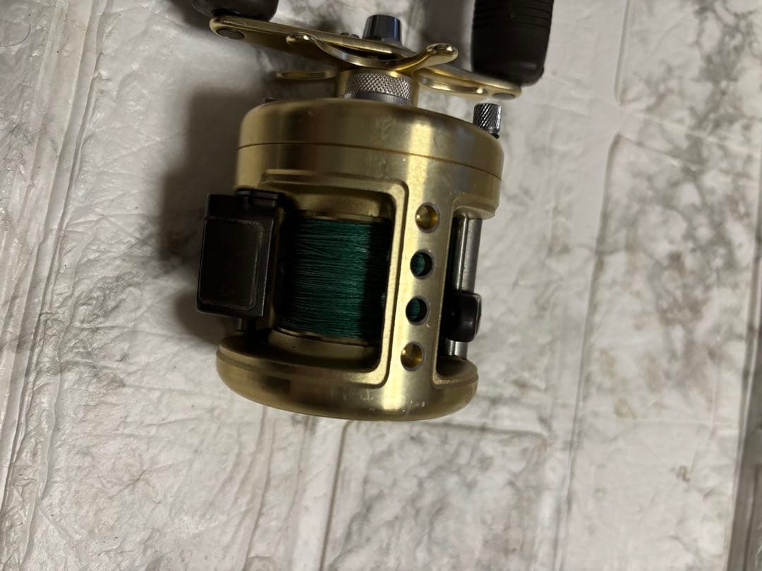 中古　SHIMANO カルカッタ 101XT アウトドア　釣り