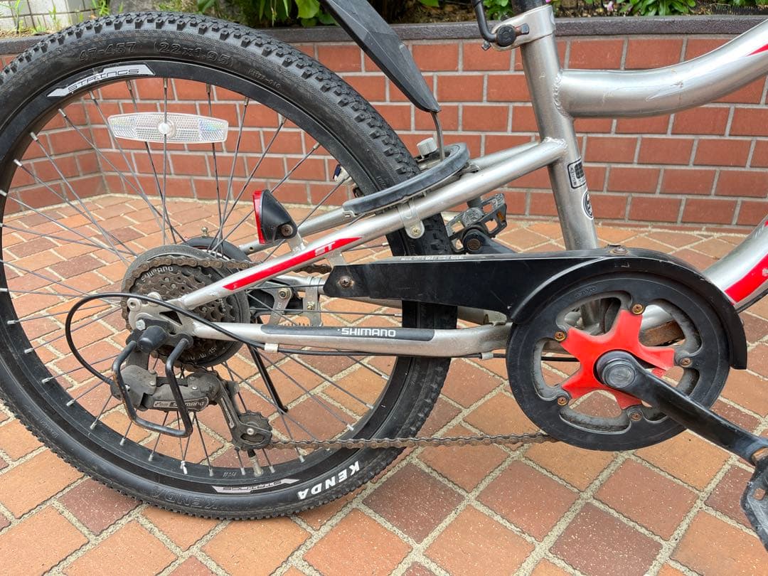 キッズバイク シルバー/レッド 22インチ 前バスケット付き 引き取り限定