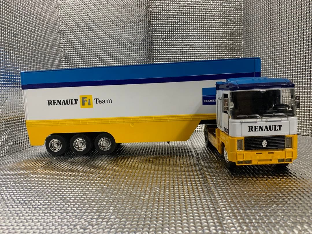 約50㌢BIGサイズ　F1ルノー　マグナム　トランスポーター　2007　1/32