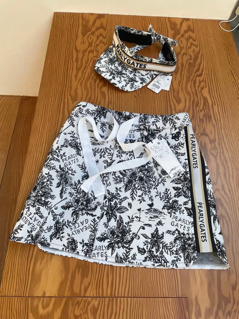 新品タグ付き　PEARLY GATES スカート＆バイザー