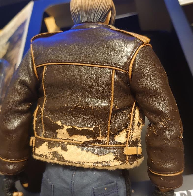 バイオハザード4 1/6スケールフィギュア　レオン　ホットトイズ