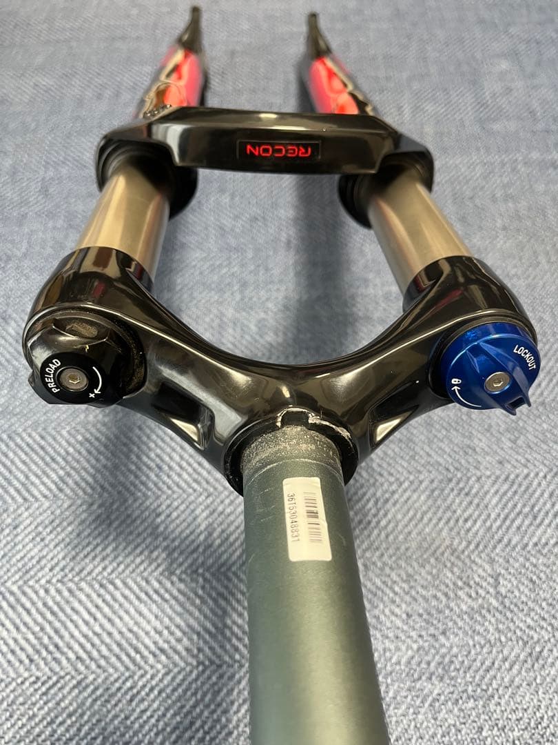 ROCK SHOXサスペンションフォーク 100ミリトラベル 29er用