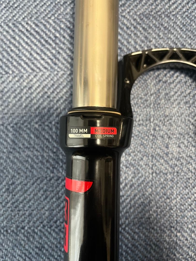 ROCK SHOXサスペンションフォーク 100ミリトラベル 29er用