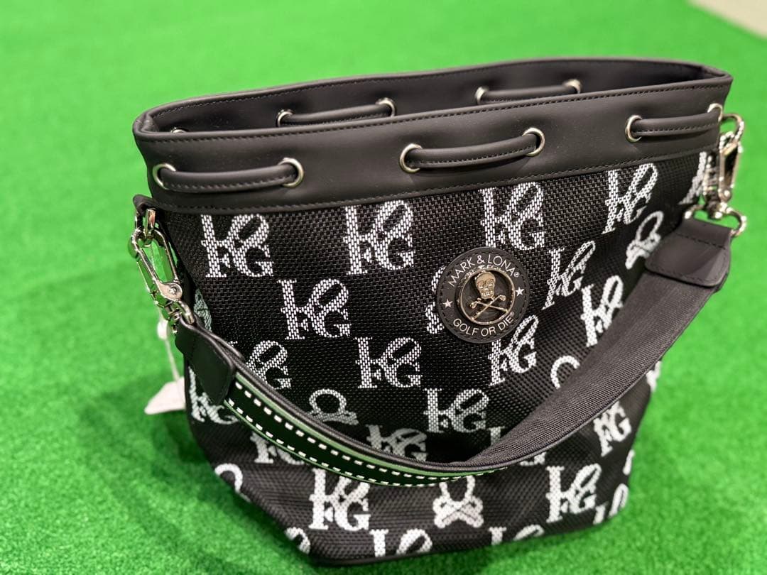 マークアンドロナ正規品、新品、未使用　タグ付　巾着型のカートバッグとボールポーチ