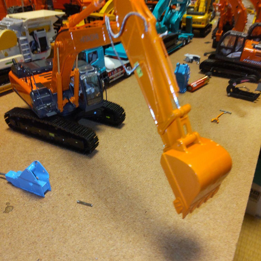 日立建機　ZAXIS 350LC オカダアイヨン　ブレーカーセット　　1/50
