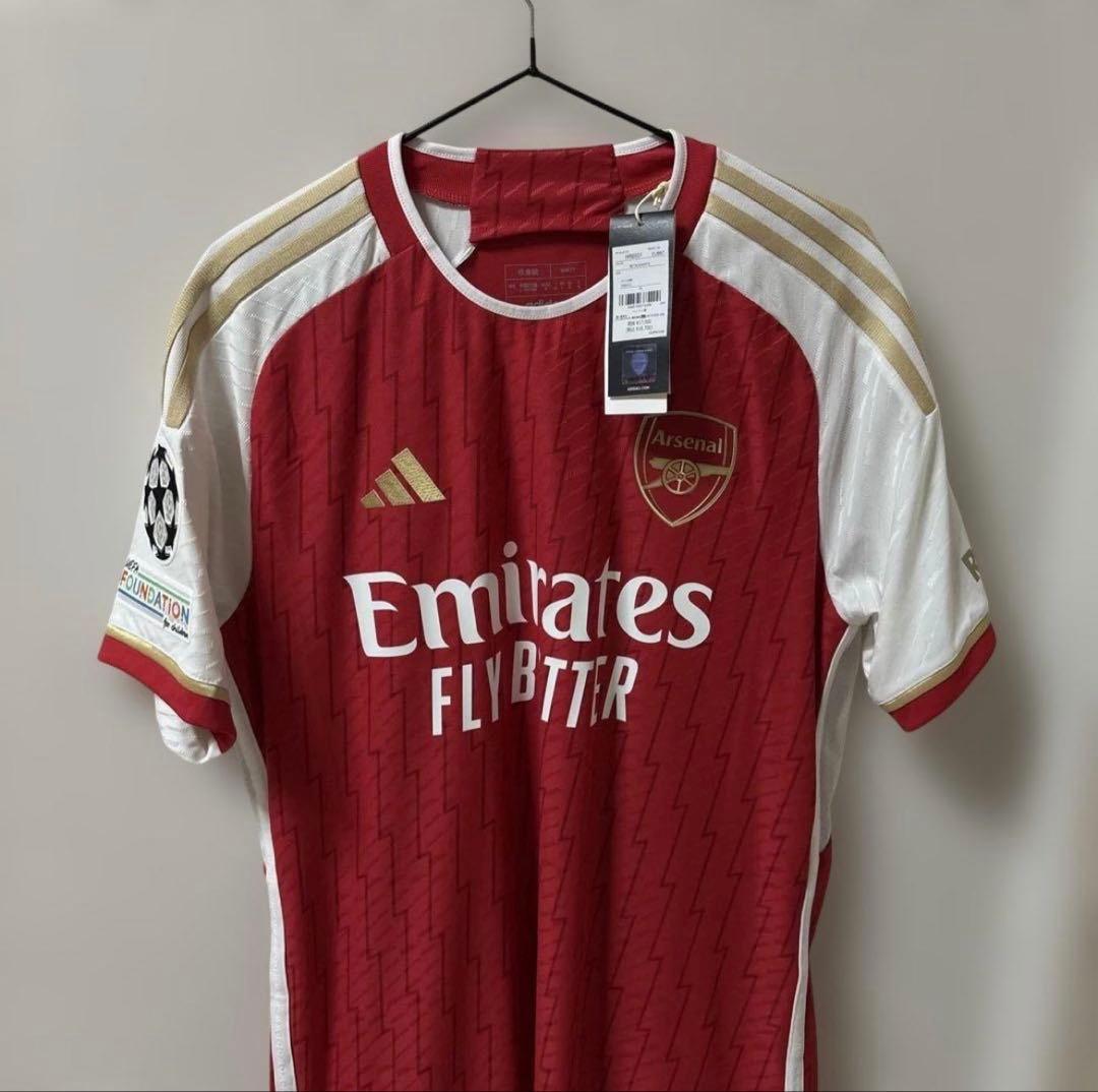 アーセナル　スミスロウ　ユニフォーム