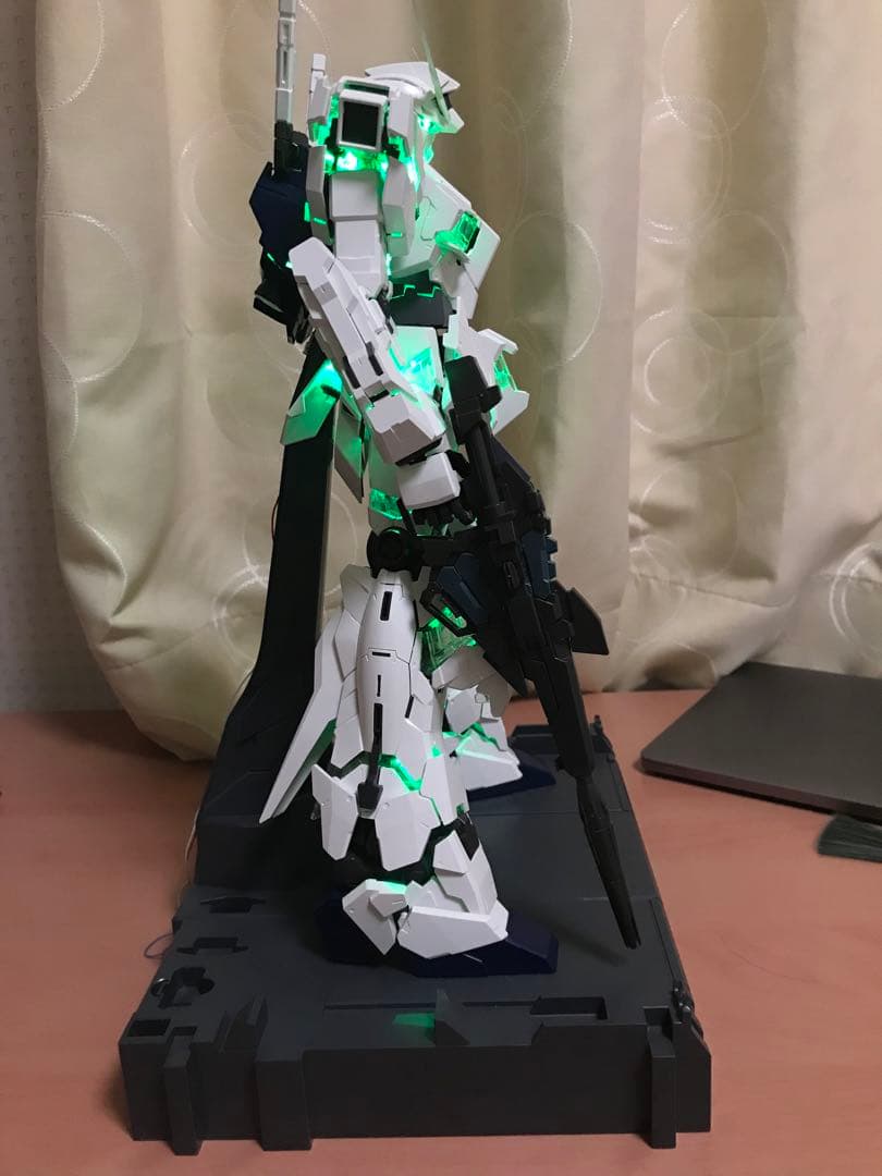 pg ユニコーンガンダム　透明サイコフレーム　多色led　ガンプラ　完成品