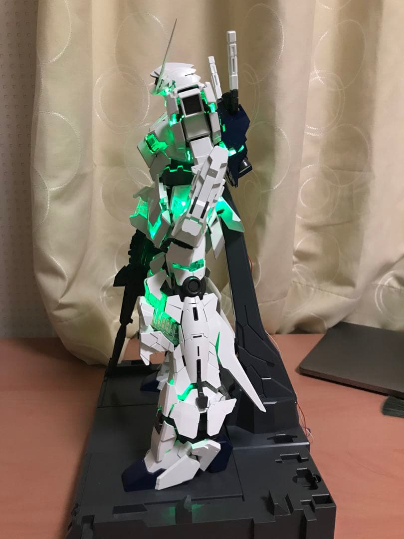 pg ユニコーンガンダム　透明サイコフレーム　多色led　ガンプラ　完成品