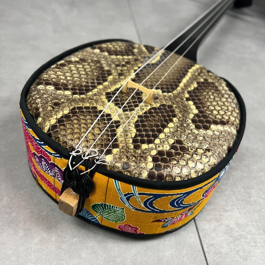 本蛇皮　沖縄三線　強化張り　全長約80cm　セミハードケース　へび　パイソン